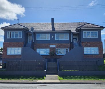 Renovated stylish two bedroom - Photo 1