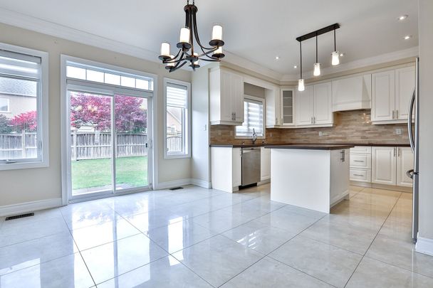 For Lease - 22 Greenforest Grove, Whitchurch-Stouffville, Ontario - Photo 1