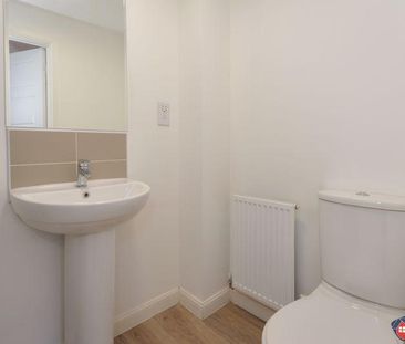 3 bedroom semi-detached house to rent - Photo 4