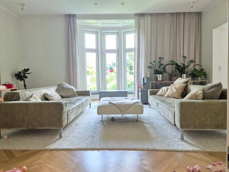 Altbaujuwel auf der Gugl! 143 m² WNFL + 16 m² Balkon, 4 Zimmer, generalsaniert, Küche möbliert! - Photo 4