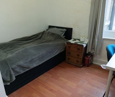 Room in a Shared Flat, Green Street, E13 - Photo 3