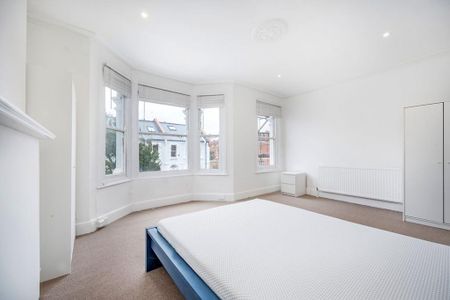 4 bedroom flat to rent - Photo 4