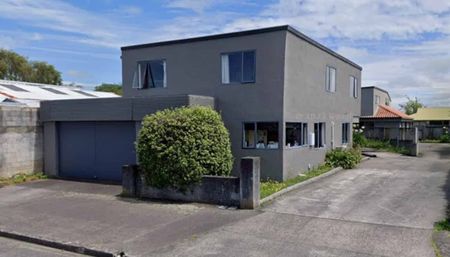 FIVE BEDROOMS, HOKOWHITU - Photo 4