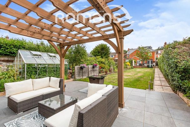 4 bedroom semi-detached house to rent - Photo 1