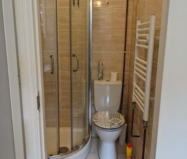 4 bedroom flat to rent - Photo 6