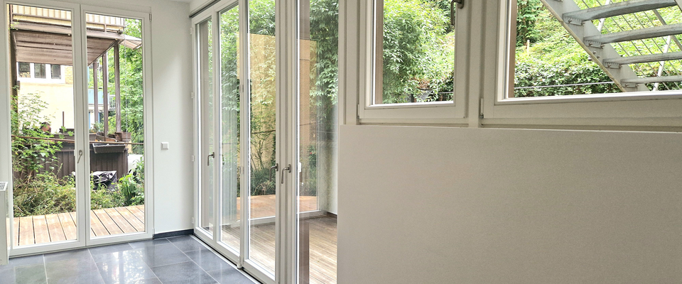 Erstbezug nach Sanierung: Lichtdurchflutete Altbauwohnung mit Wintergarten & Terrasse - Foto 1