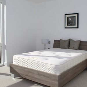 3 Bed Flat, Lakeside Drive, NW10 - Photo 2