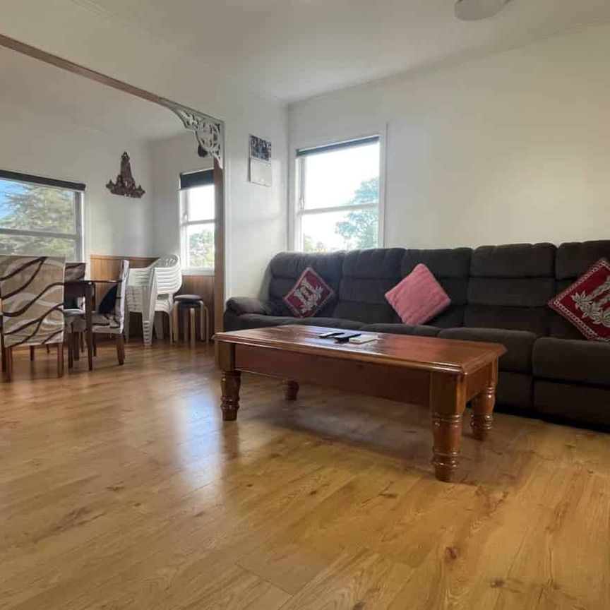 BEAUTIFUL 3 BEDROOM HOME - Photo 1