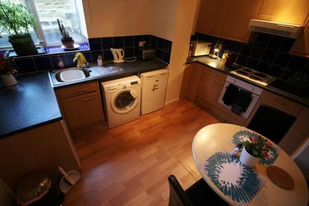 1 Bed Flat, Victoria Road, LS6 - Photo 2