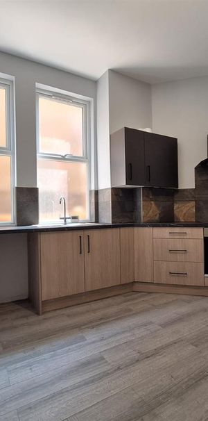 Queen Anne Avenue, Bromley BR2, London - Photo 1