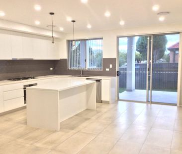 Immaculate Duplex Home - Photo 3