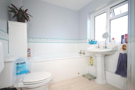 2 bedroom semi-detached house to rent - Photo 5