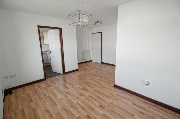 2 Bedroom Flat / Apartment to let - Photo 1