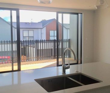 Pine Harbour Living - Photo 3