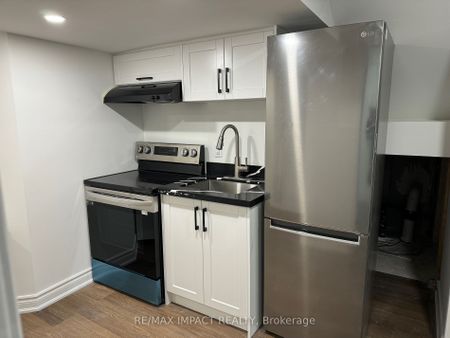 Detached Home For Lease | E8136348 - Photo 4