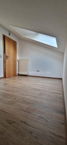 Dachgeschosswohnung mit traumhafter Aussicht - Photo 3