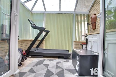 3 bedroom detached bungalow to rent - Photo 2