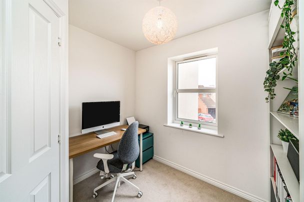 Pondecroft, Aylesbury - Photo 1