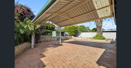 FRESH SPACIOUS & PERFECTLY LOCATED FAMILY HOME - Photo 3