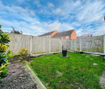 Chequers Close, Pontefract, West Yorkshire - Photo 2