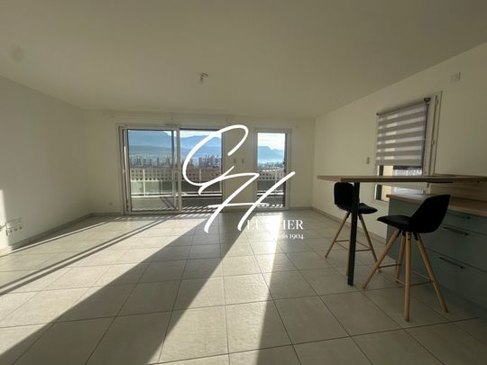 VOIRON – APPARTEMENT T3 TERRASSE + GARAGE ET PARKING - Photo 1