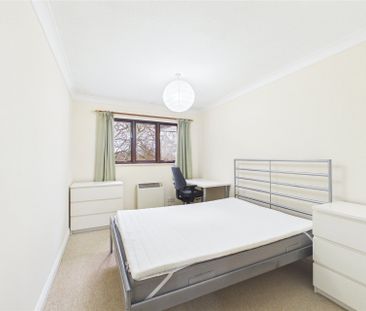 2 bedroom Flat in Ludlow Road, Maidenhead - Photo 2