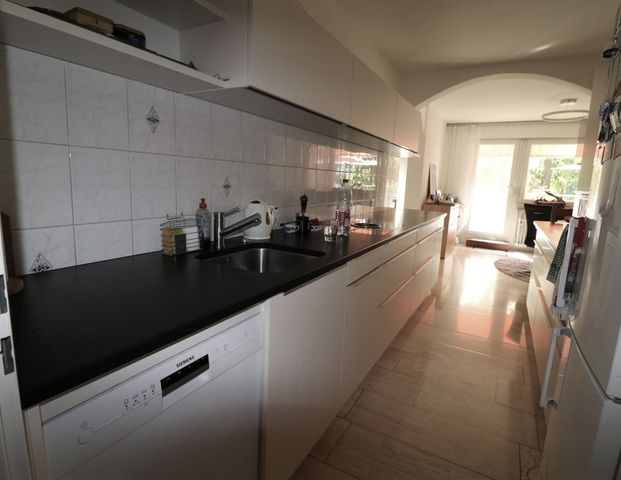 Helles WG-Zimmer mit eignem Bad u. Mitbenutzung Küche, Essbereich und Terrasse zu vermieten - Foto 1