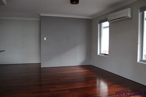 “HIDDEN GEM IN A HAMILTON HILL” - Photo 1