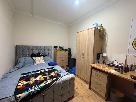 6 bedroom semi-detached house to rent - Photo 4