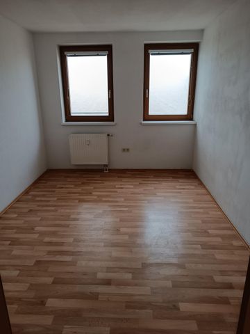 Mürzzuschlag. Großzügige Wohnung mit Balkon für eine liebe Familie - Photo 2