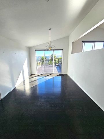 Spacious 5BR Home in Titirangi with golden sunset - Photo 3