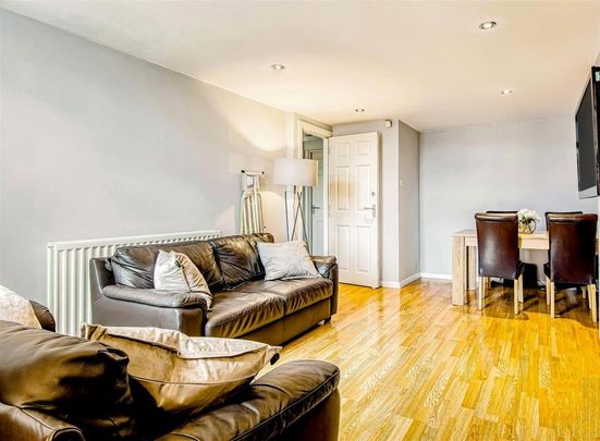 6 bedroom terraced house to rent - Photo 1