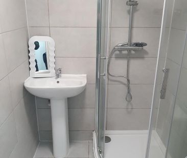 1 bedroom in a house share to rent - Photo 4