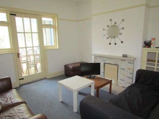 4 bedroom semi-detached house to rent - Photo 1