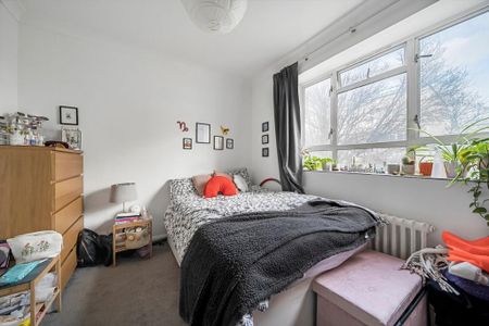 3 bedroom flat to rent - Photo 3