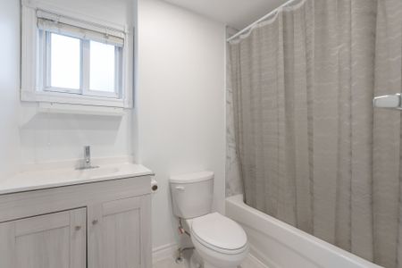 For Lease - 1040 Victoria Park Avenue, Toronto, Ontario - Photo 5