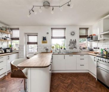 2 bedroom house to rent Melrose Avenue, WN7 - Photo 6