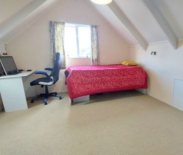 Spacious Three-Bedroom, Two-Bathroom Home in Prime Papamoa Location... - Photo 3