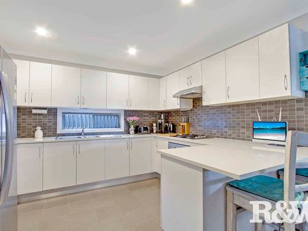 THREE BEDROOM GRANNY FLAT! - Photo 3