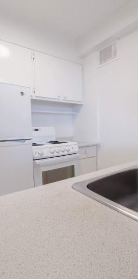 Studio - Westmount - $1,300 /mo - Photo 1