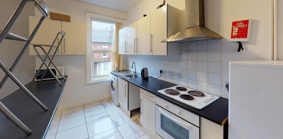 5 bedroom flat to rent - Photo 2