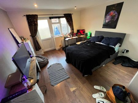 3 bedroom end of terrace house to rent - Photo 4