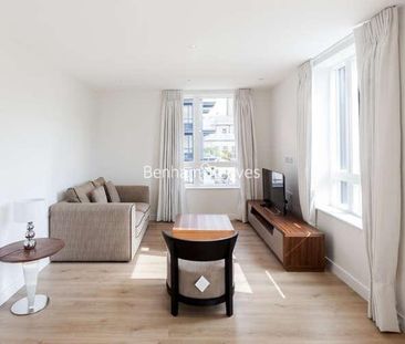 Kew Bridge West, Brentford, TW8 - Photo 2