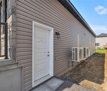 For Lease - 1216 MONTBLANC Crescent Unit# A, Russell, Ontario - Photo 6