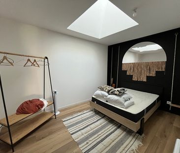 En plein centre-ville Loft meublé - Photo 2