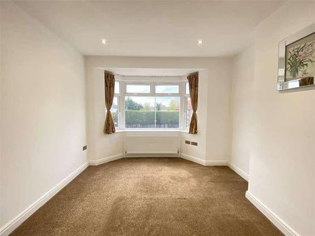 Beautifully Renovated Bedroom House In Edgware, HA8 - Photo 3