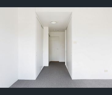 Peaceful one-bedroom loft-style apartment - Photo 2