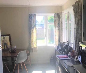 Three Bedroom Family Home - Photo 3