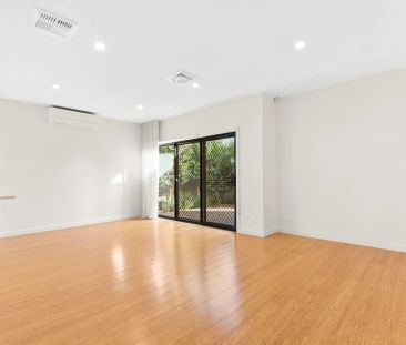 Low Maintenance 2 Bedroom Unit - Photo 3