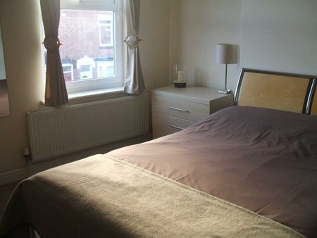 2 Bed Terraced House, Gladys Road, B67 - Photo 3